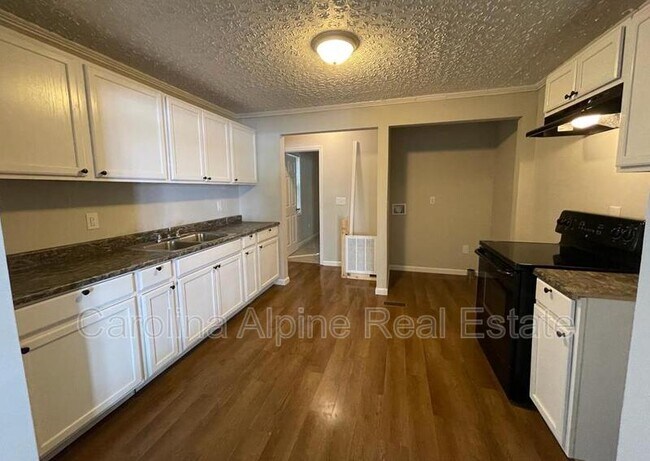 Foto del edificio - 506 Kings Rd Ext