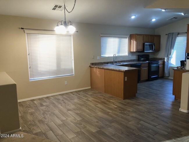Foto del edificio - 24638 N Shelton Way