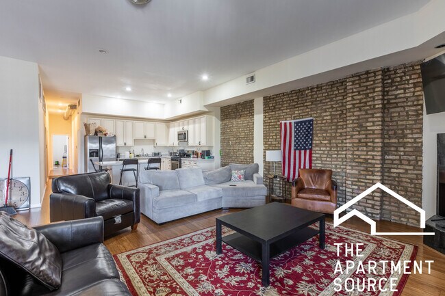 Building Photo - 2358 N Clybourn Ave