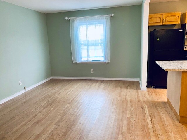 Open concept living room/Kitchen - 115 35th Ave NE