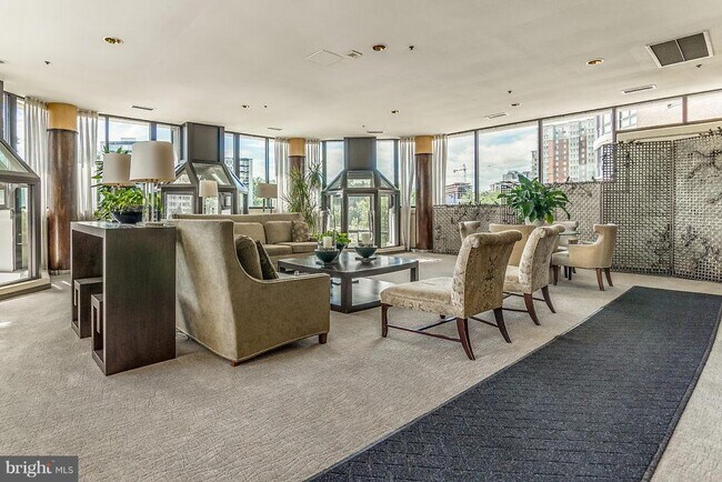 Foto del edificio - 1600 N Oak St