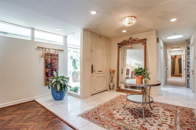 Foto del edificio - 5653 Pine Forest Rd
