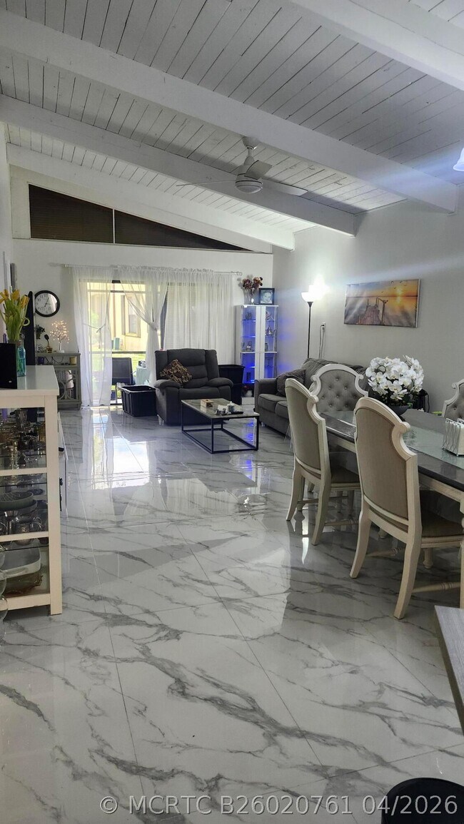 Foto del edificio - 532 Briarwood Cir