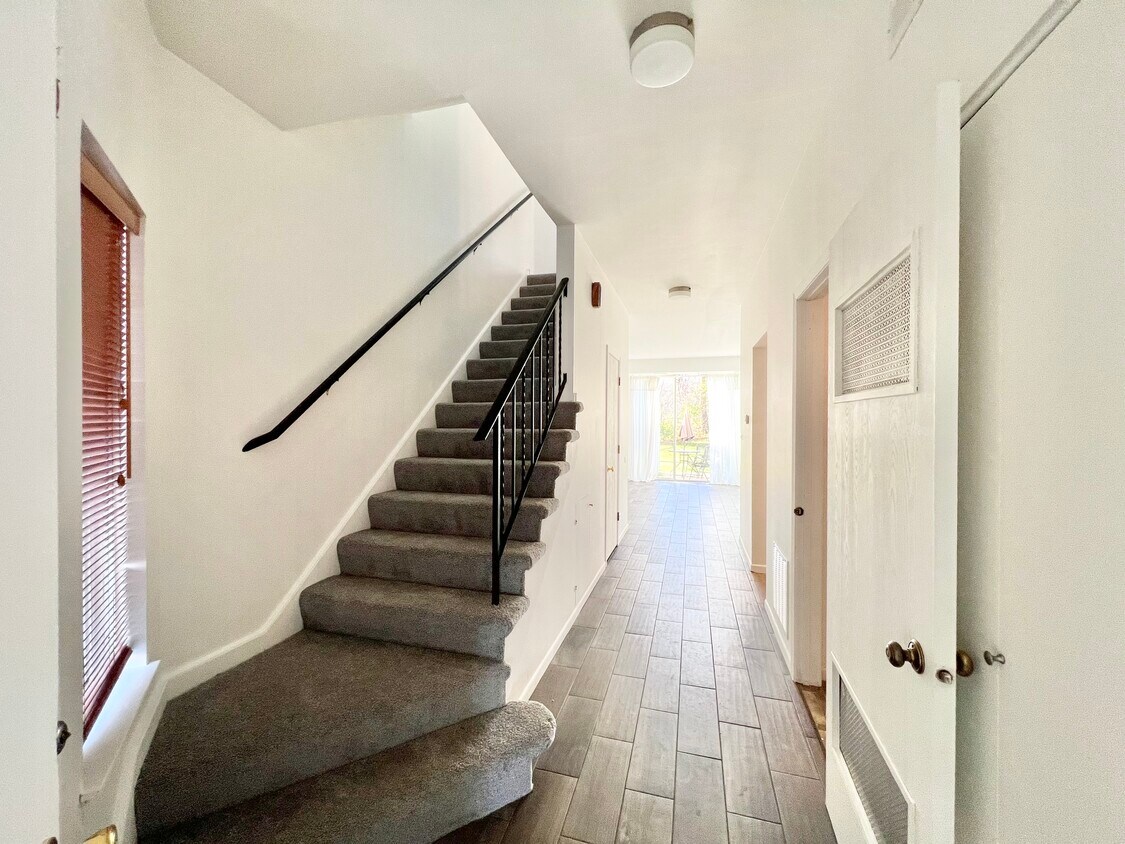 Foto principal - 1544 Darien Lake Dr