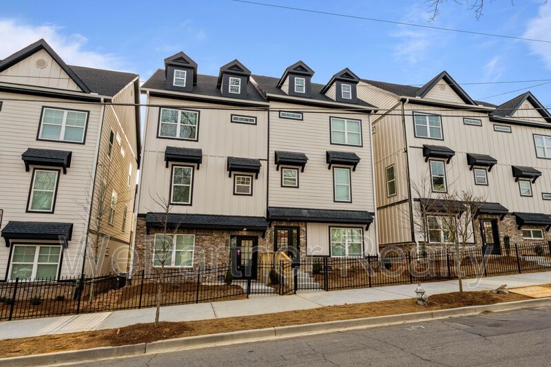 Photo - 2006 Main St NW