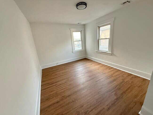 Foto del edificio - 30 Walter Hammond Pl