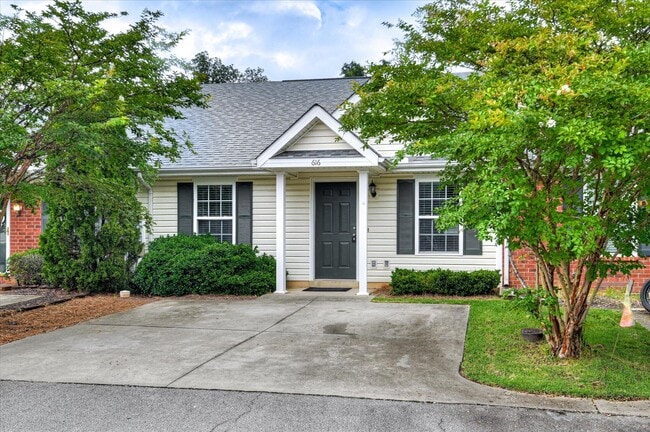 Building Photo - 616 Brook Trail