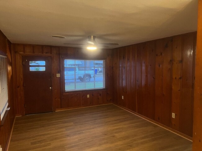 Foto del edificio - Charming 3 Bed 1 Bath Home