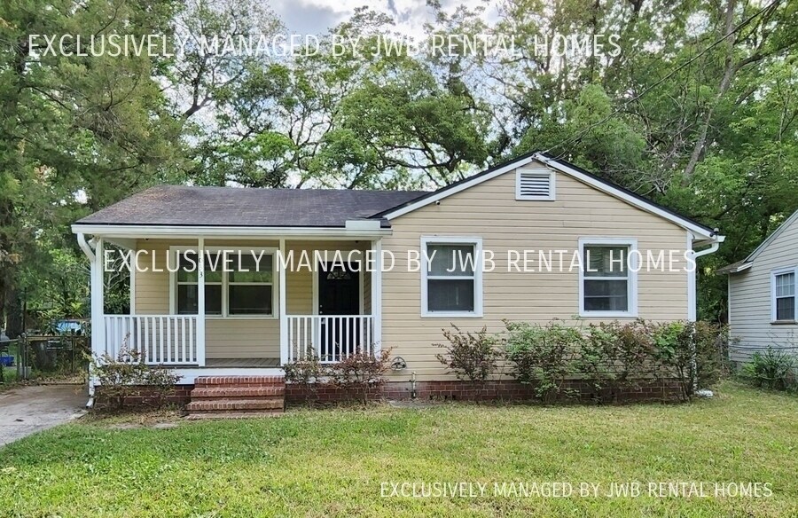 Primary Photo - 1033 Westbrook Cir W