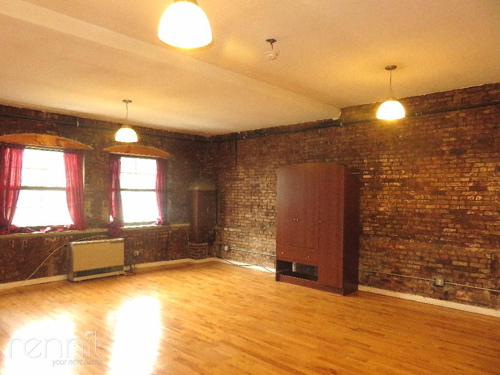 Primary Photo - 960 Hancock St