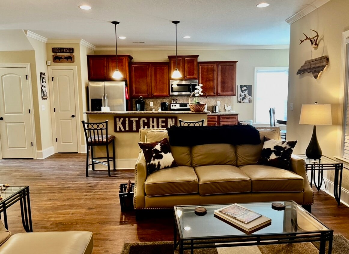 Foto principal - 1924 Leighton Dr