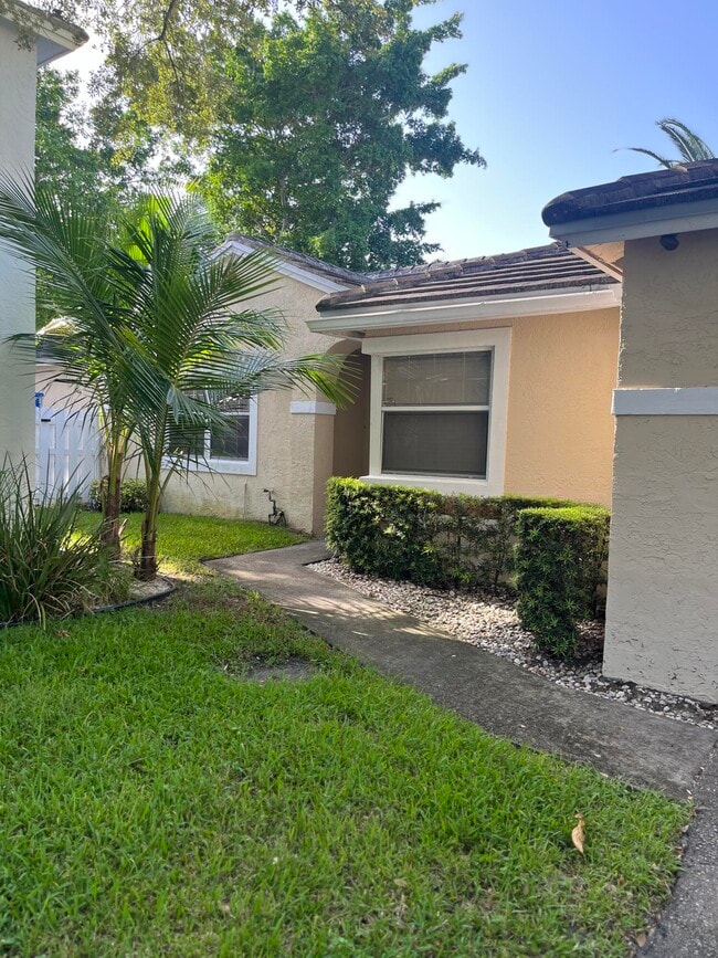 Building Photo - 845 NW 98th Ave