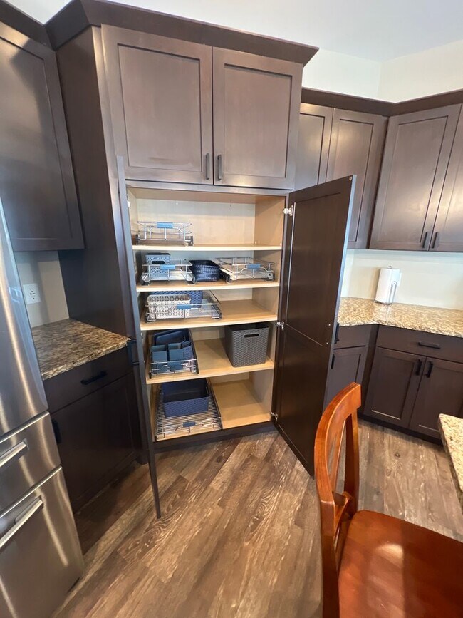 Foto del edificio - 8916 Pine Hollow Pl