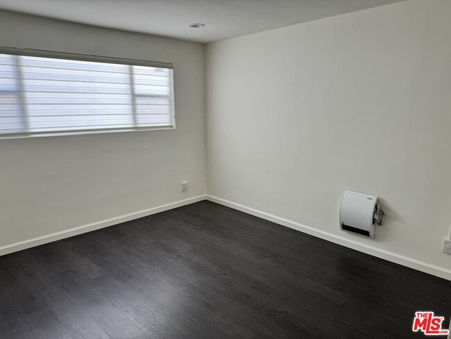 Building Photo - 10815 Rose Ave