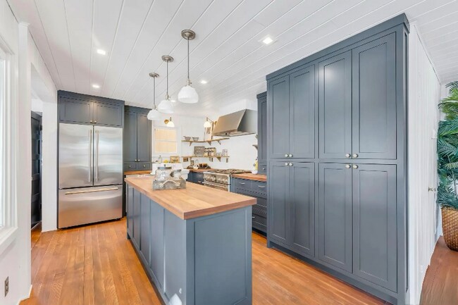 Foto del edificio - 617 Freel Dr