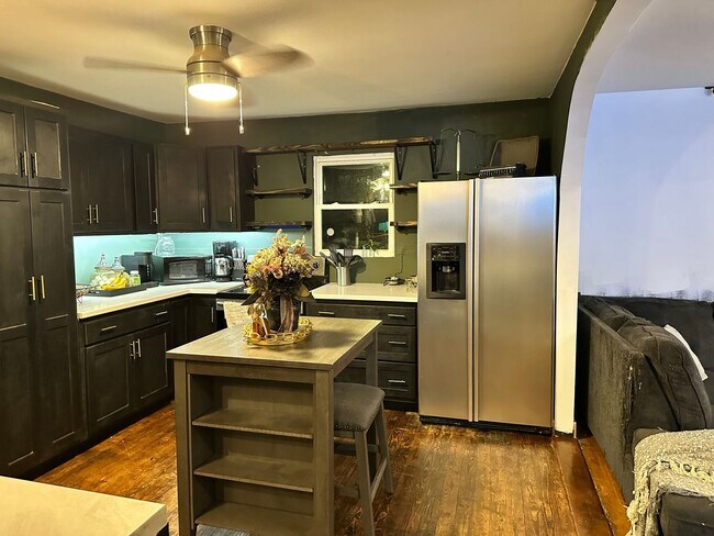 Building Photo - Charming 3-Bedroom Home with Updated Kitch...
