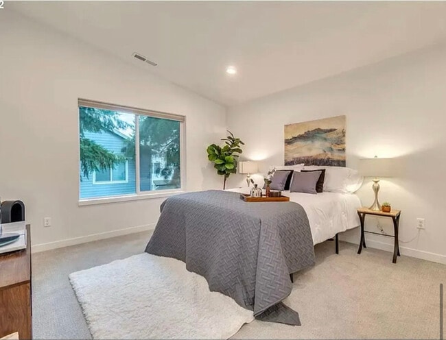 Building Photo - 5912 NE 56th Cir