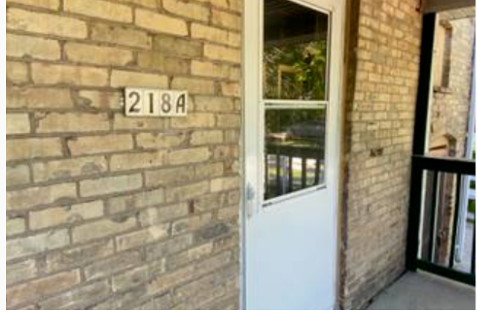 Foto principal - 218 E Main St
