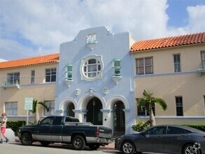 Building Photo - 736 13th St