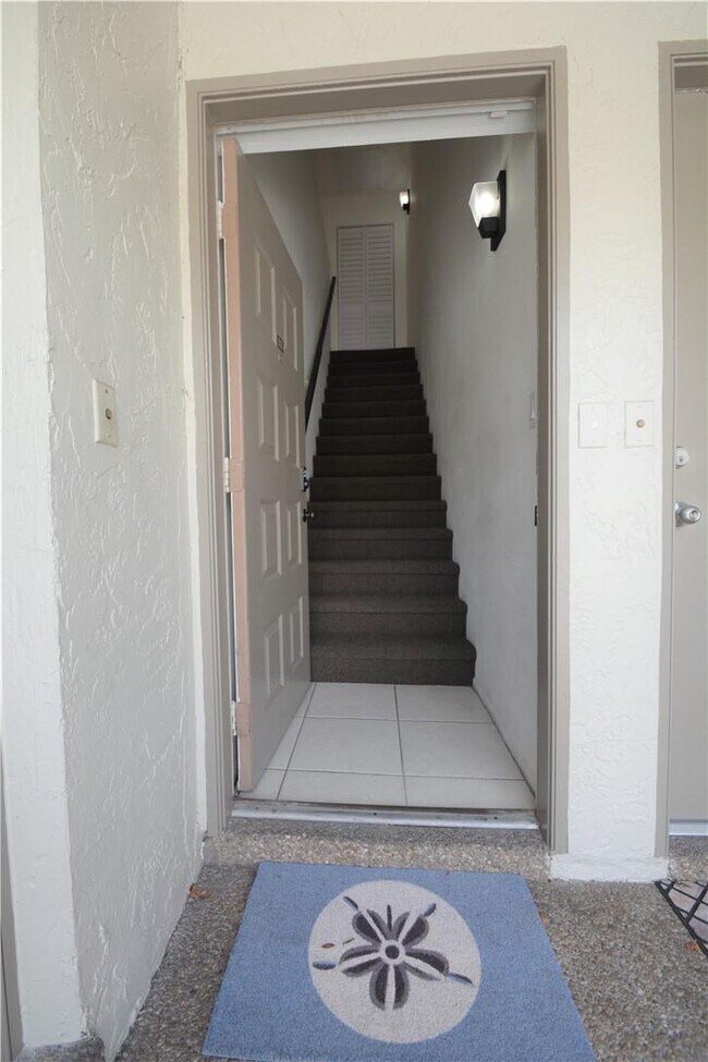 Building Photo - 105 Gardens Dr