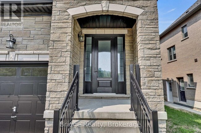 Building Photo - 1343 Upper Thames Dr