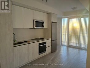 Building Photo - 5858 Yonge St