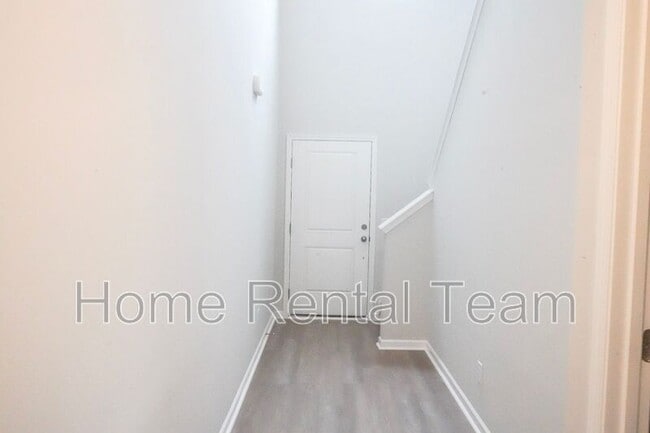 Building Photo - 255 Lillian St