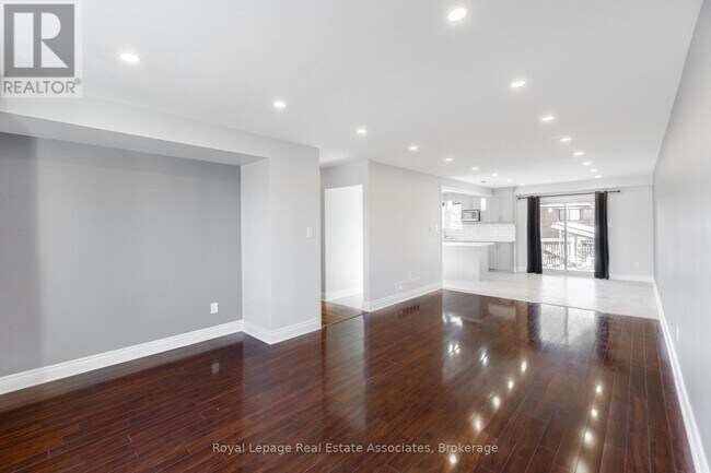 Photo du bâtiment - 91 Bruce Beer Dr