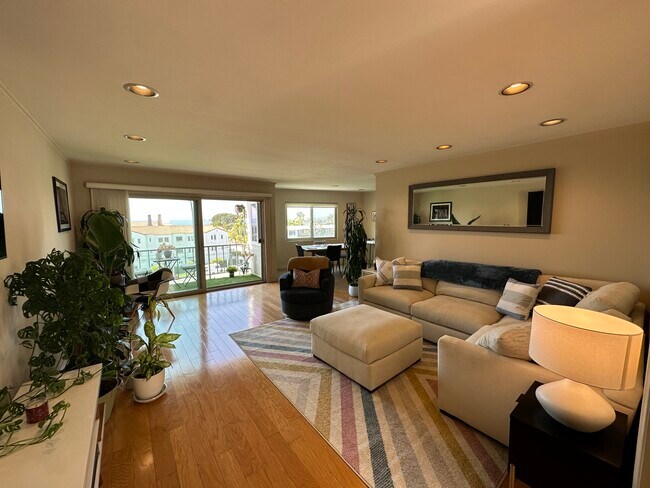 Foto del edificio - 3707 E Livingston Dr