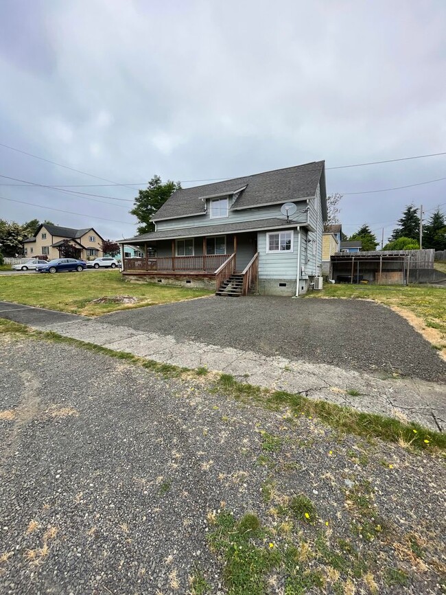 Building Photo - 3bd 2ba In Montesano