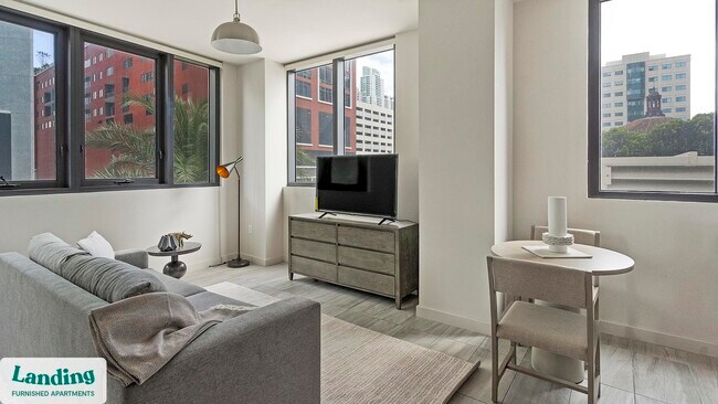 Foto del edificio - 698 NE 1st Ave