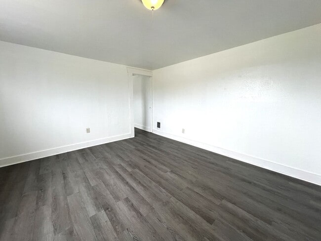 Building Photo - 93677