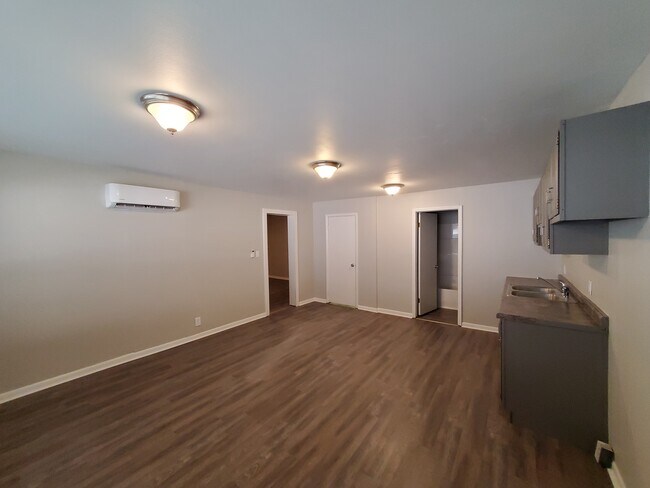 Building Photo - 114 N Grove St