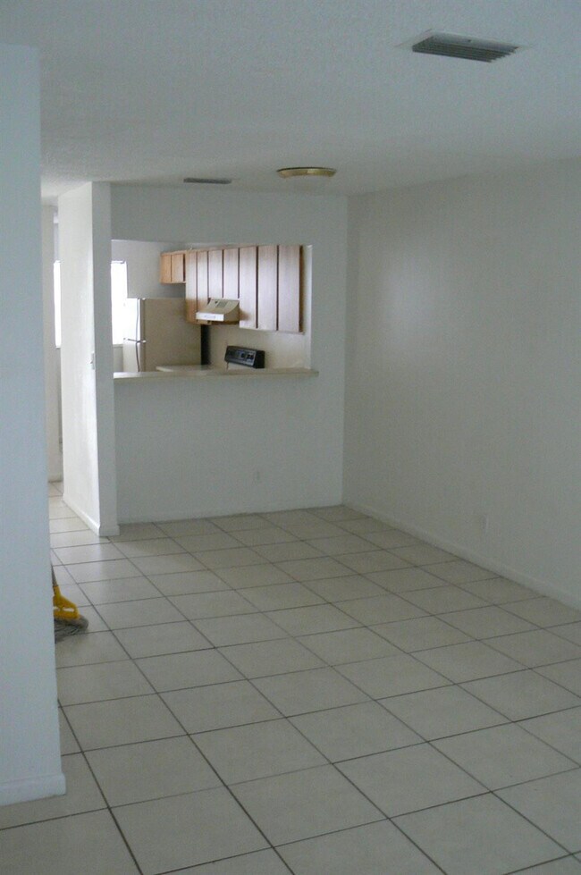 Building Photo - 3117 Coral Ridge Dr