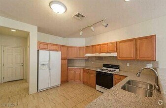 Building Photo - 9332 Golden Grape Ct
