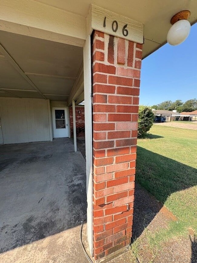 Building Photo - 104-106 El Dorado Dr