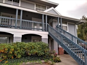 Building Photo - 714 Cascade Ave