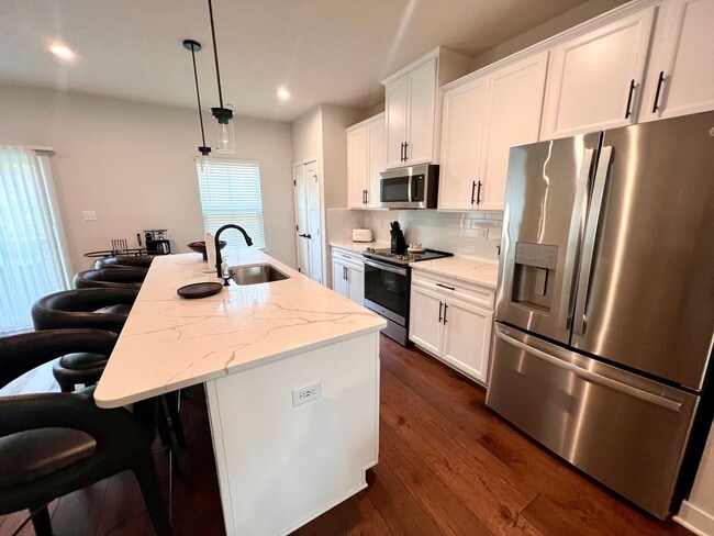 Building Photo - Canonsburg - 3 Bedroom 2.5 Bathroom Townhome For Rent