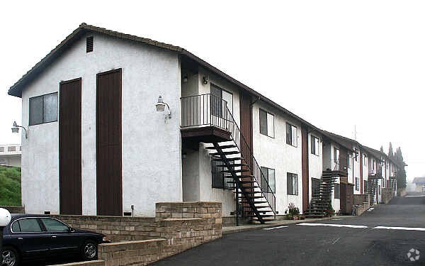 Building Photo - 1631-1633 Silverado Trl