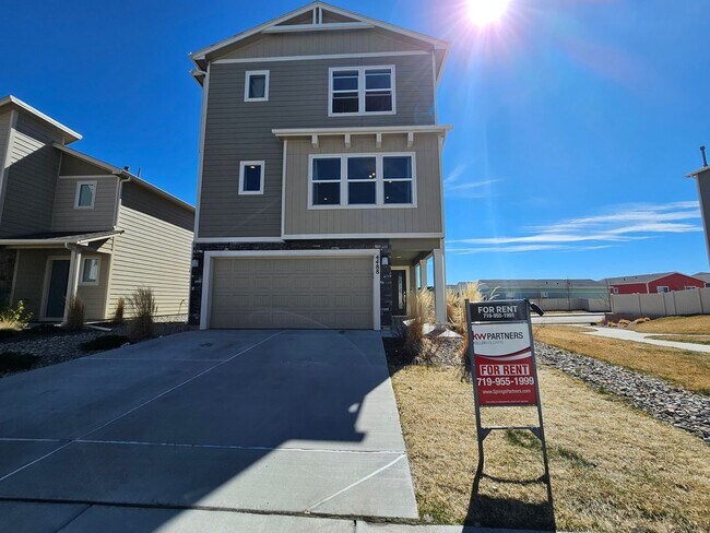 Foto del edificio - Spacious 3 Bed 3 bath house in 80916!