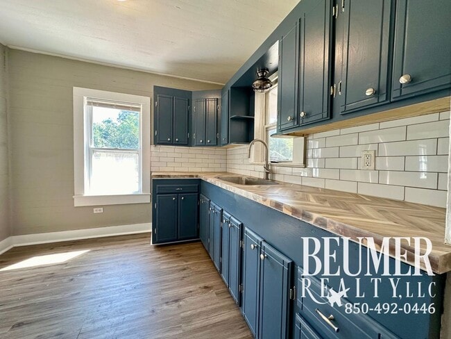 Building Photo - Charming + affordable 1/br 1/ba Cottage fo...