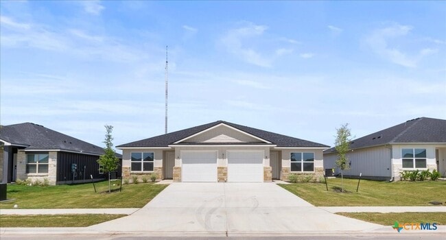 Foto del edificio - 911 Sevenleaf Ln