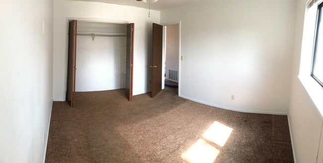 Foto del edificio - Logan 4-plex