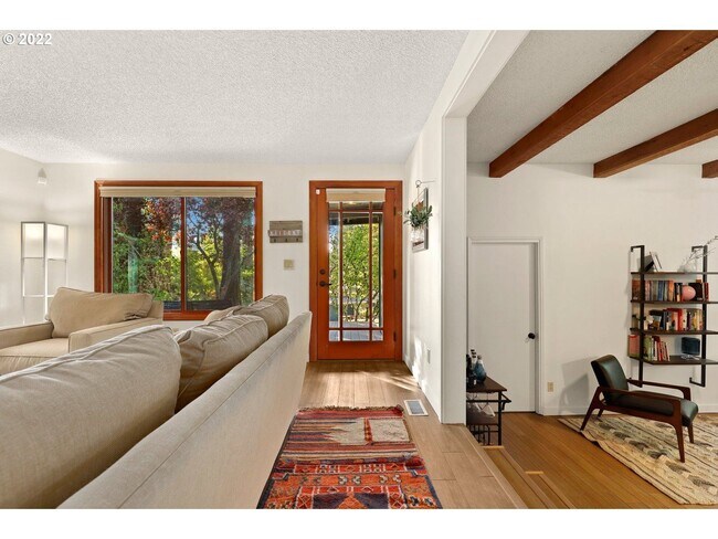 Foto del edificio - CHARMING HOME NEAR MULTNOMAH VILLAGE IN SW...