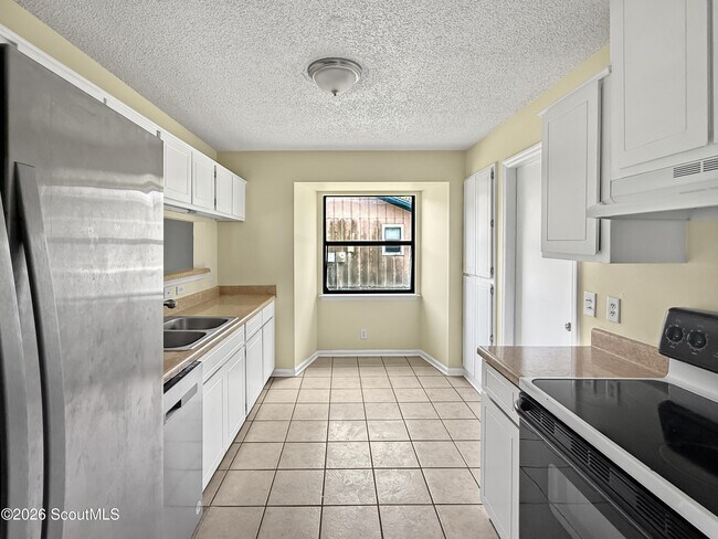 Building Photo - 136 Cherry Point Dr
