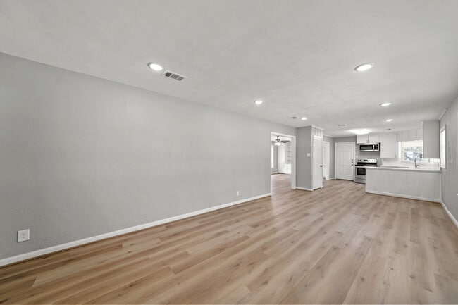 Building Photo - 721 20th Ave N