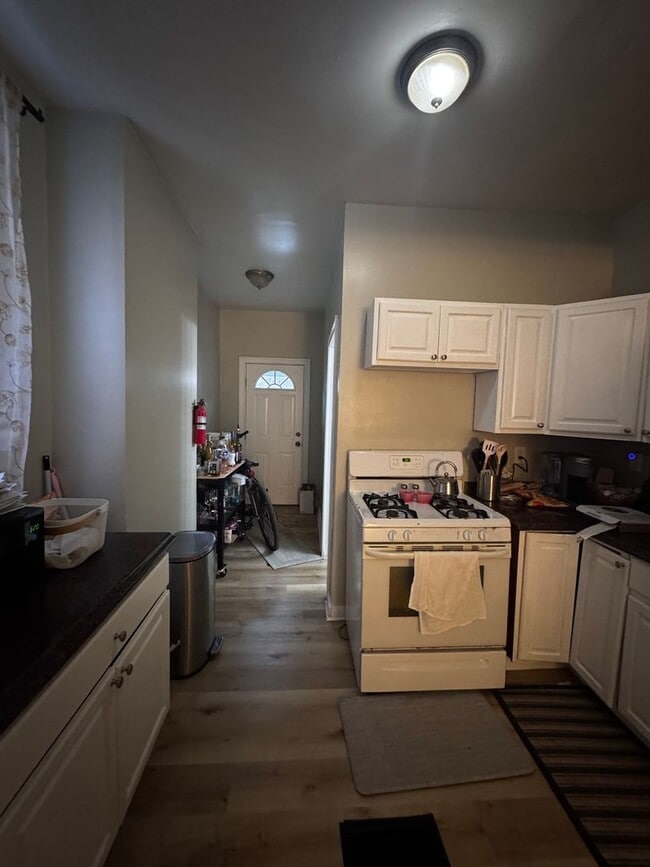 Photo - 4 Bed, 2 Bath in Oakland- Available Aug 1- Pitt Off Campus Housing House