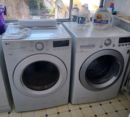 Free laundry in home - 2347 Ashland Ave