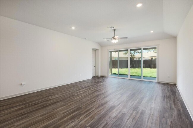 Foto del edificio - 1917 Centerline Ln