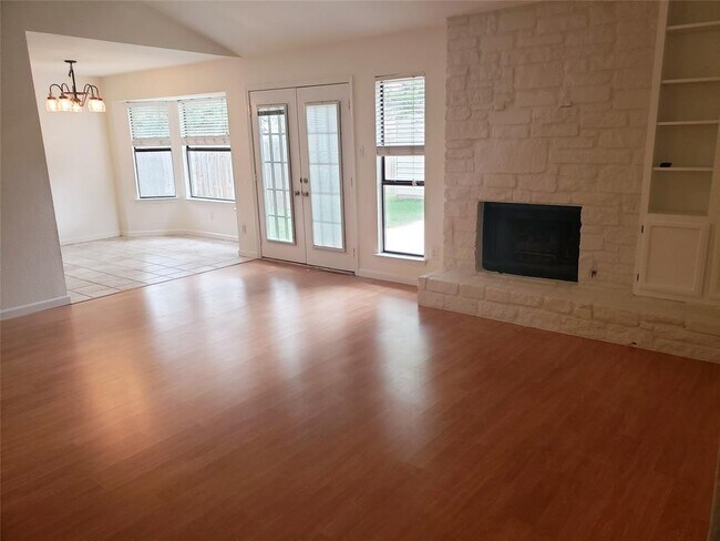 Building Photo - 404 Oakridge Pass